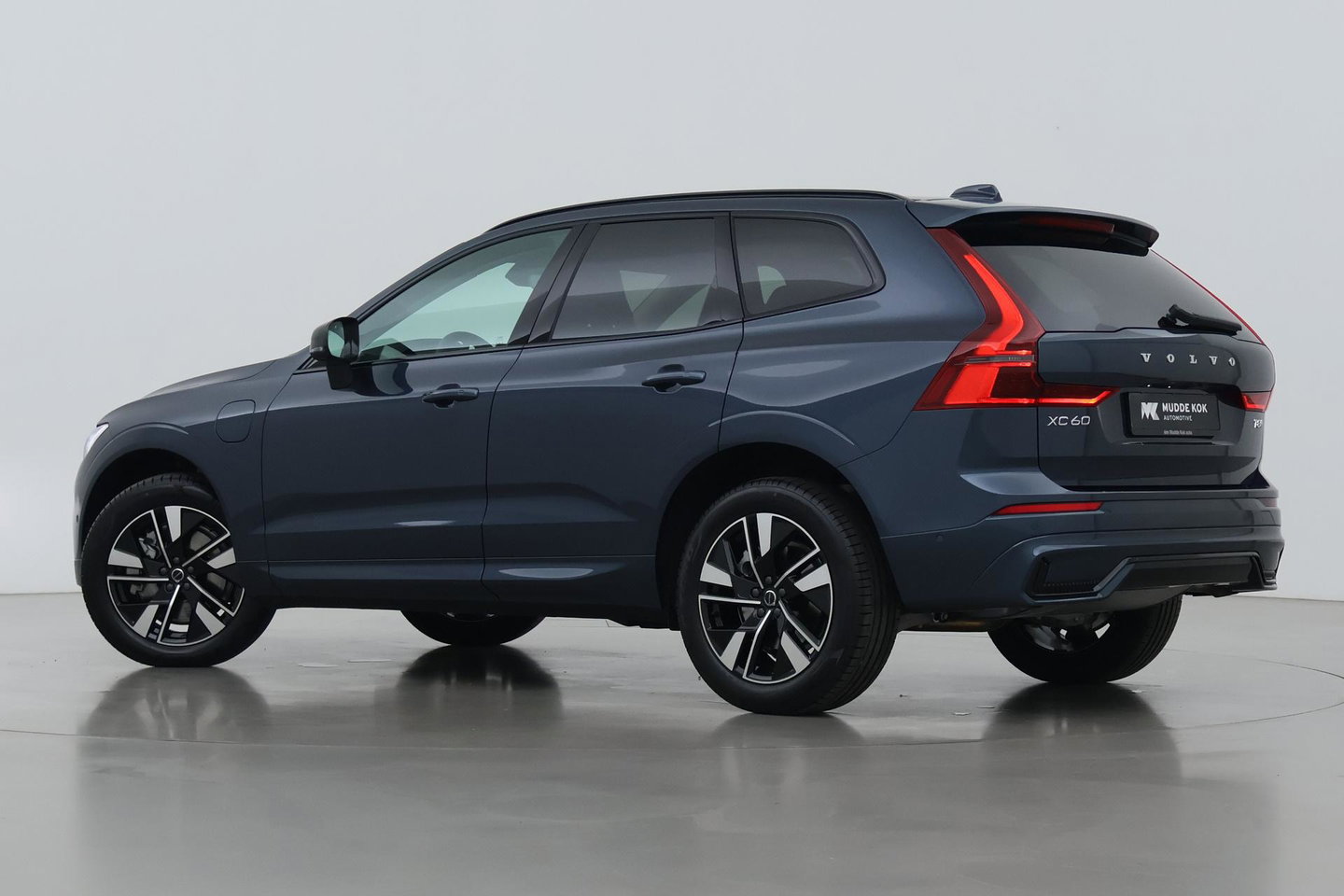 Volvo XC60 T8 Plug-in hybrid Plus Dark | ACC | Harman/Kardon | 360° Camera | Stoel+Stuurverwarming | BLIS | Memory