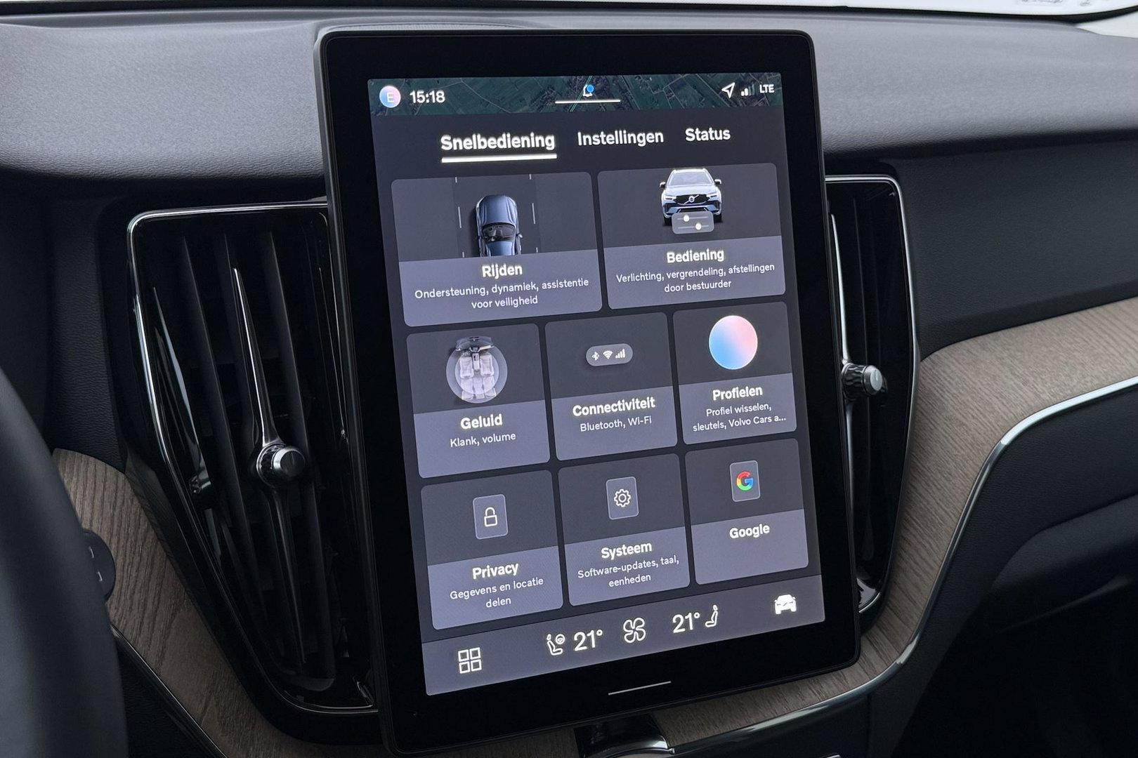 Volvo XC60 T8 Plug-in hybrid Plus Dark | ACC | Harman/Kardon | 360° Camera | Stoel+Stuurverwarming | BLIS | Memory