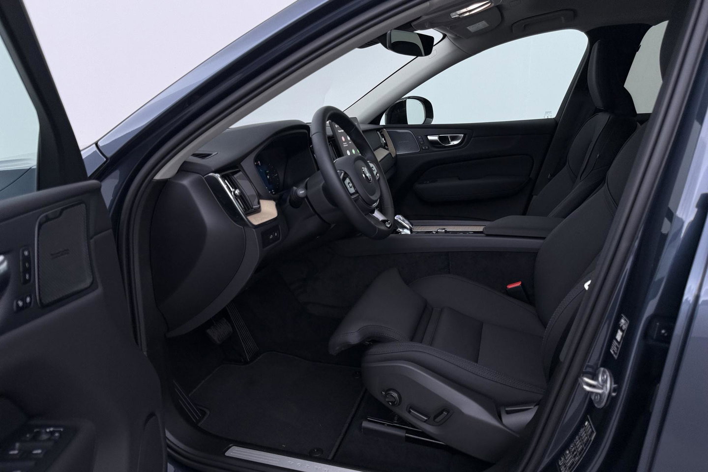 Volvo XC60 T8 Plug-in hybrid Plus Dark | ACC | Harman/Kardon | 360° Camera | Stoel+Stuurverwarming | BLIS | Memory