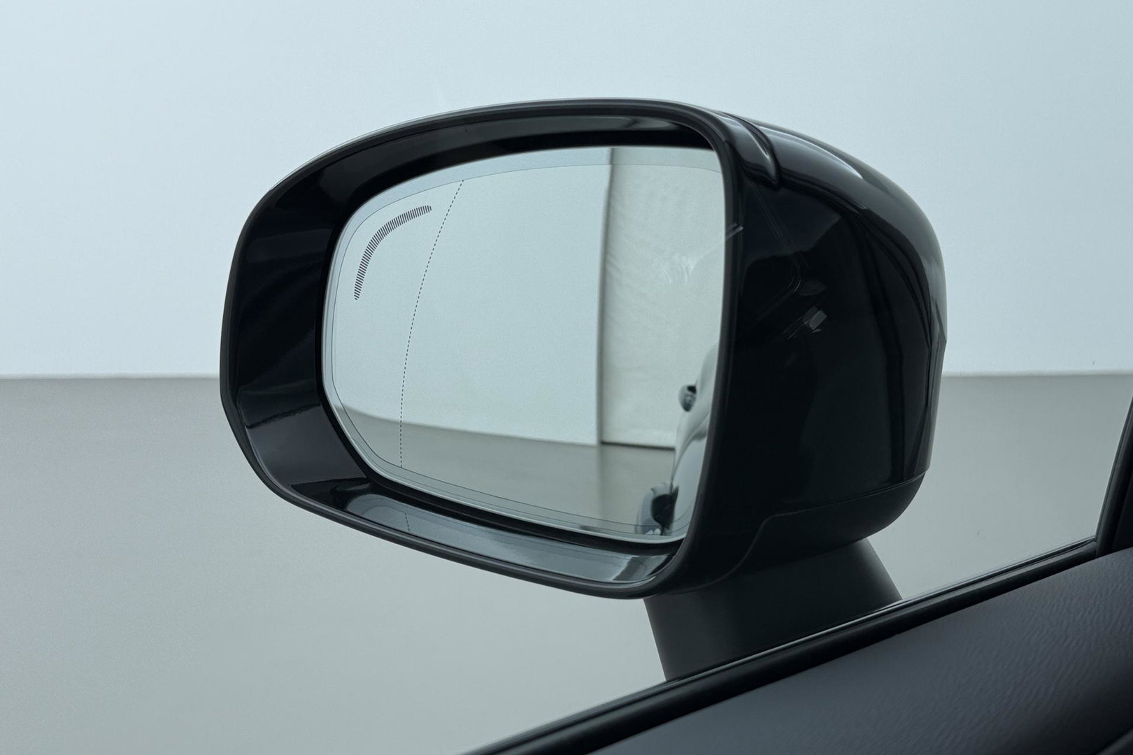 Volvo XC60 T8 Plug-in hybrid Plus Dark | ACC | Harman/Kardon | 360° Camera | Stoel+Stuurverwarming | BLIS | Memory