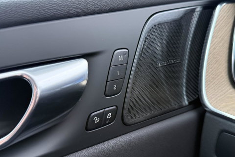 Volvo XC60 T8 Plug-in hybrid Plus Dark | ACC | Harman/Kardon | 360° Camera | Stoel+Stuurverwarming | BLIS | Memory