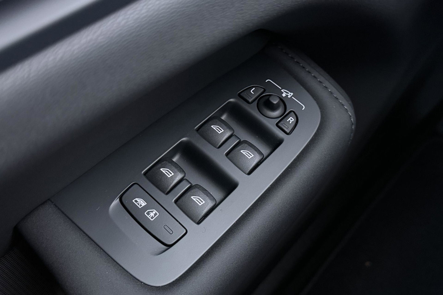 Volvo XC60 T8 Plug-in hybrid Plus Dark | ACC | Harman/Kardon | 360° Camera | Stoel+Stuurverwarming | BLIS | Memory