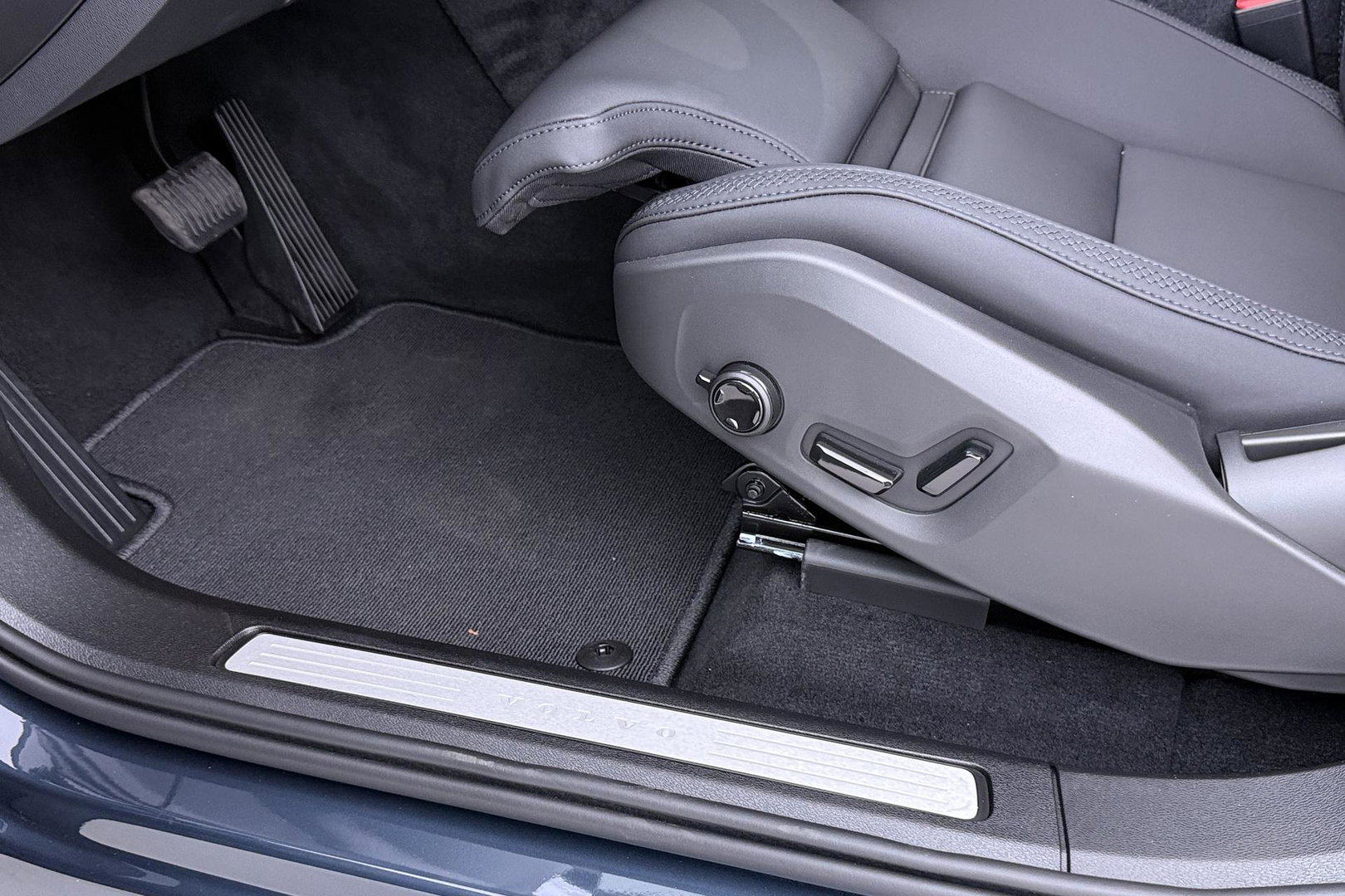 Volvo XC60 T8 Plug-in hybrid Plus Dark | ACC | Harman/Kardon | 360° Camera | Stoel+Stuurverwarming | BLIS | Memory