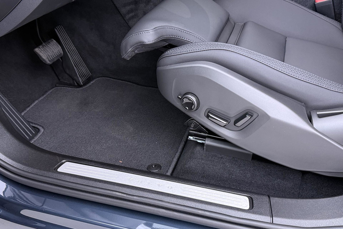 Volvo XC60 T8 Plug-in hybrid Plus Dark | ACC | Harman/Kardon | 360° Camera | Stoel+Stuurverwarming | BLIS | Memory