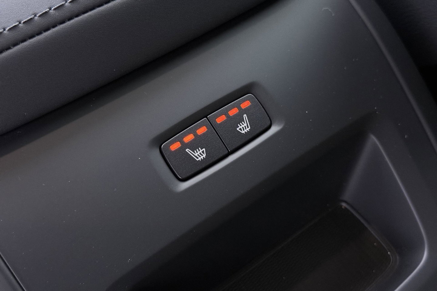 Volvo XC60 T8 Plug-in hybrid Plus Dark | ACC | Harman/Kardon | 360° Camera | Stoel+Stuurverwarming | BLIS | Memory