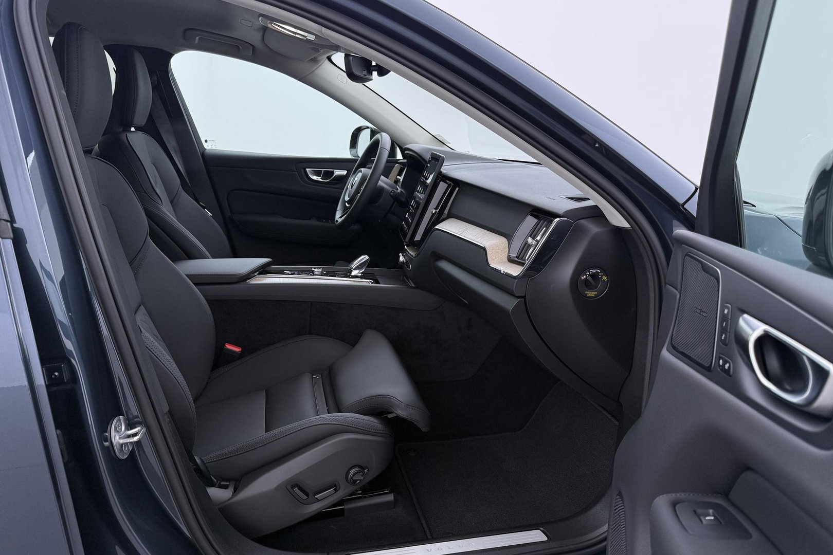 Volvo XC60 T8 Plug-in hybrid Plus Dark | ACC | Harman/Kardon | 360° Camera | Stoel+Stuurverwarming | BLIS | Memory