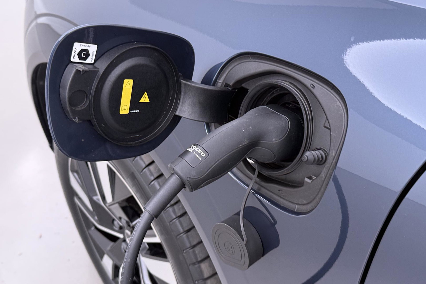 Volvo XC60 T8 Plug-in hybrid Plus Dark | ACC | Harman/Kardon | 360° Camera | Stoel+Stuurverwarming | BLIS | Memory