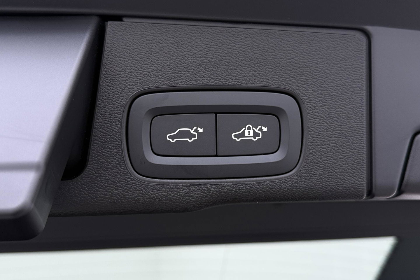 Volvo XC60 T8 Plug-in hybrid Plus Dark | ACC | Harman/Kardon | 360° Camera | Stoel+Stuurverwarming | BLIS | Memory