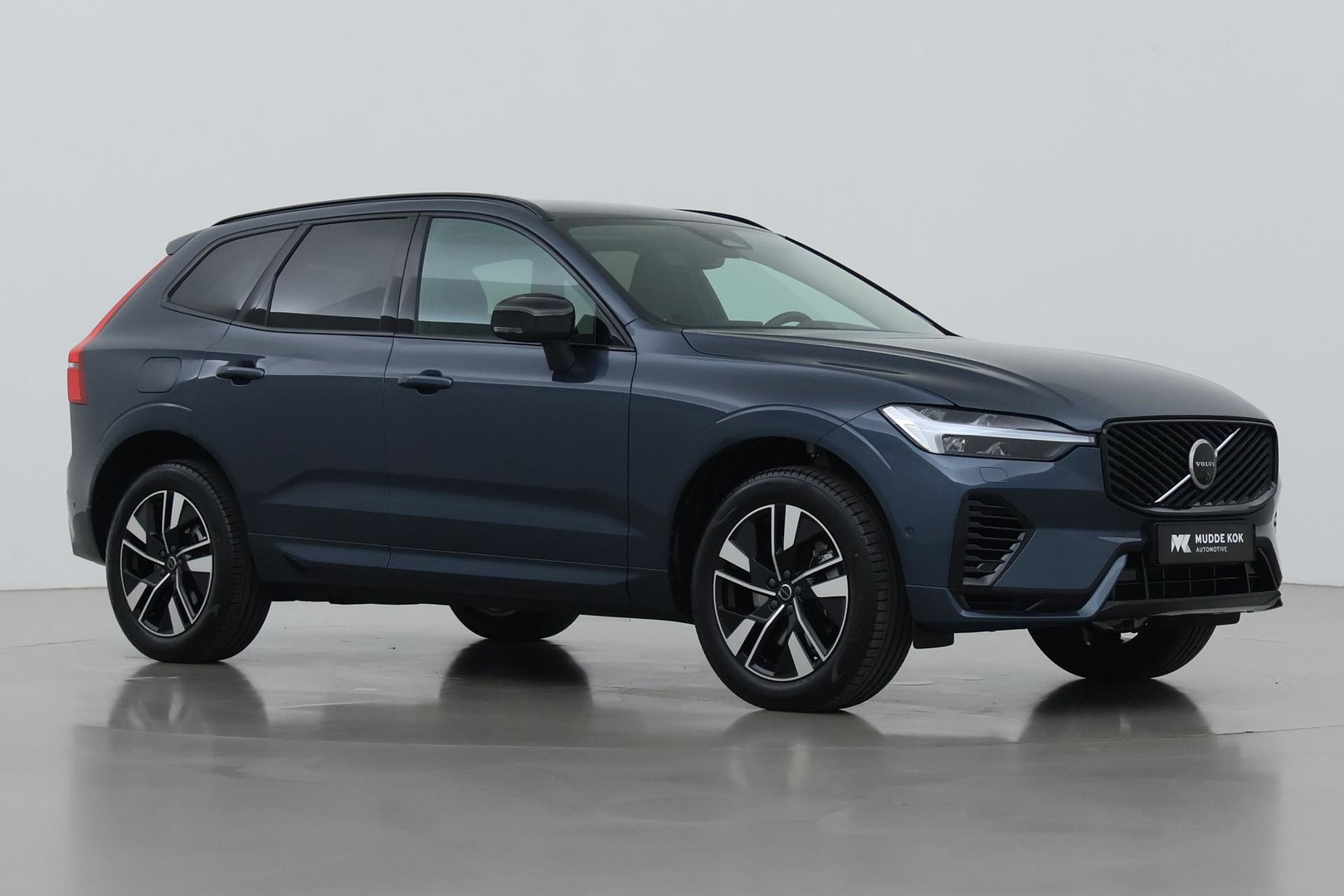 Volvo XC60 T8 Plug-in hybrid Plus Dark | ACC | Harman/Kardon | 360° Camera | Stoel+Stuurverwarming | BLIS | Memory