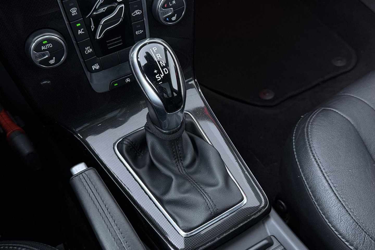 Volvo V40 1.5 T3 Dynamic Edition | Panoramadak | Camera | Harman/Kardon | Keyless | Leder | Automaat