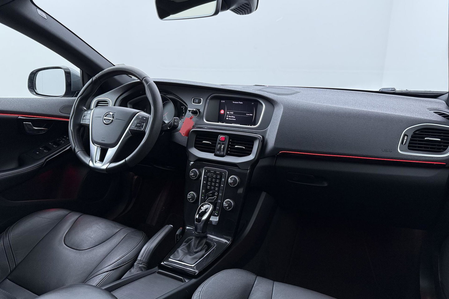 Volvo V40 1.5 T3 Dynamic Edition | Panoramadak | Camera | Harman/Kardon | Keyless | Leder | Automaat