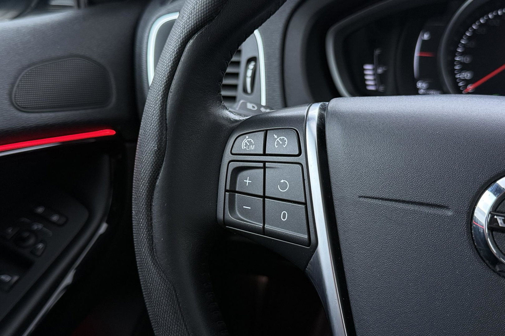 Volvo V40 1.5 T3 Dynamic Edition | Panoramadak | Camera | Harman/Kardon | Keyless | Leder | Automaat