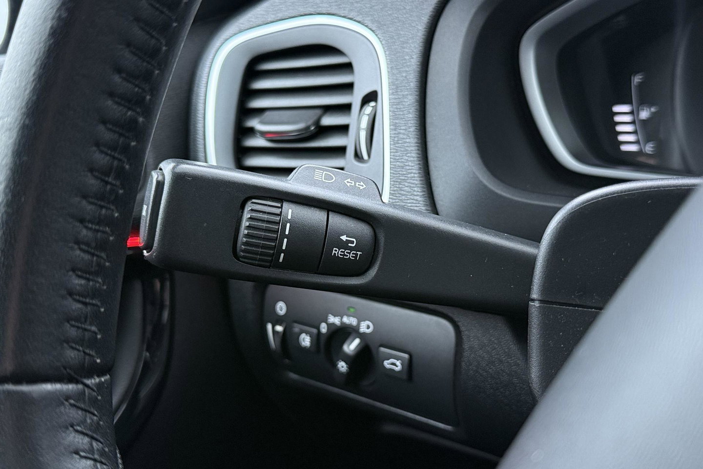 Volvo V40 1.5 T3 Dynamic Edition | Panoramadak | Camera | Harman/Kardon | Keyless | Leder | Automaat