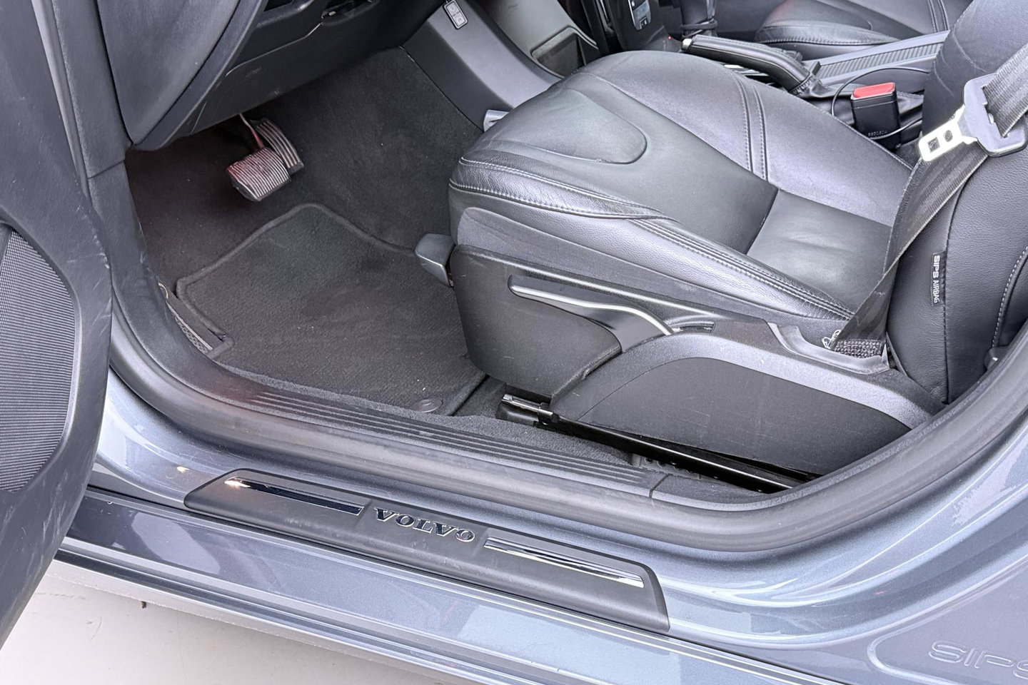 Volvo V40 1.5 T3 Dynamic Edition | Panoramadak | Camera | Harman/Kardon | Keyless | Leder | Automaat