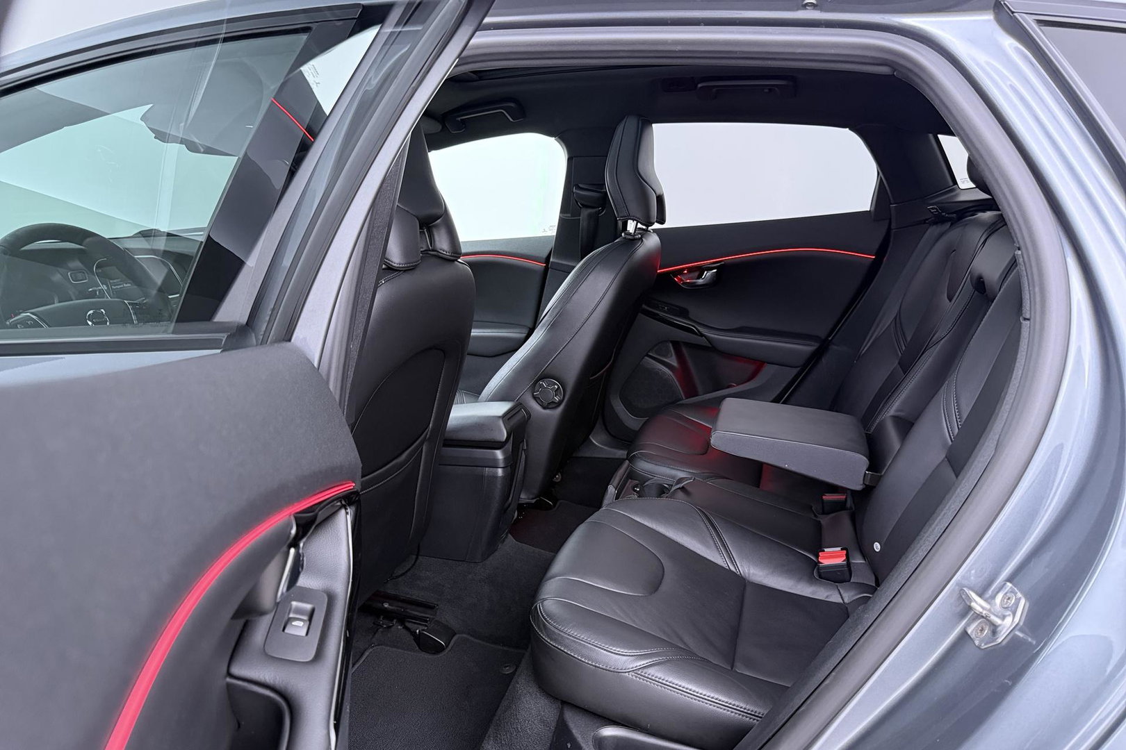 Volvo V40 1.5 T3 Dynamic Edition | Panoramadak | Camera | Harman/Kardon | Keyless | Leder | Automaat