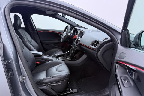 Volvo V40 1.5 T3 Dynamic Edition | Panoramadak | Camera | Harman/Kardon | Keyless | Leder | Automaat
