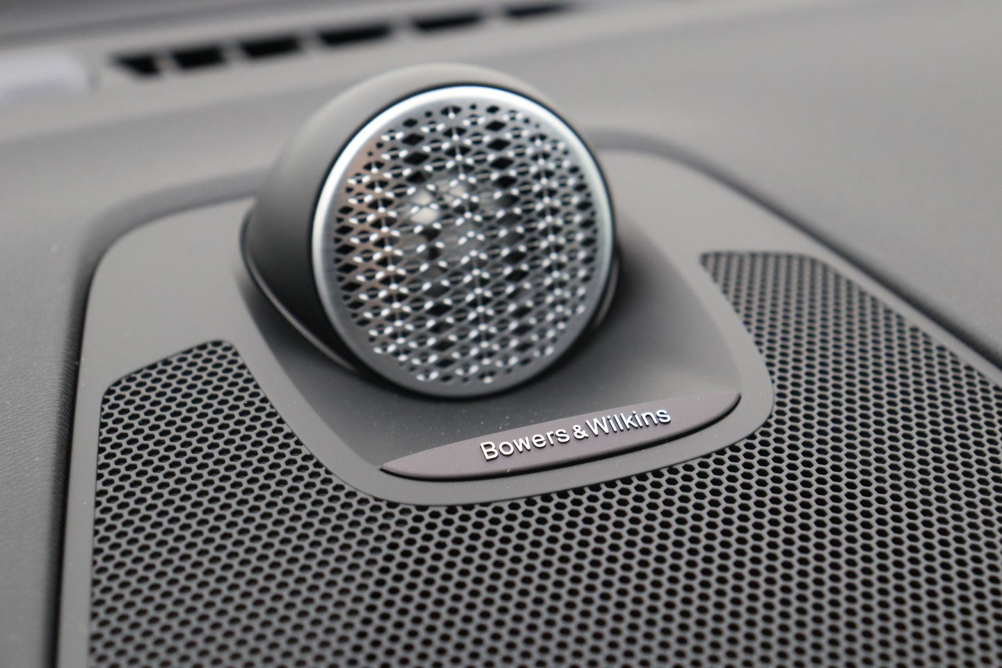 Volvo XC60 T6 Plug-in hybrid Plus Black Edition | Bowers&Wilkins | Massage+Ventilatie | ACC | Trekhaak | Panoramadak | 360° Camera | Head-Up