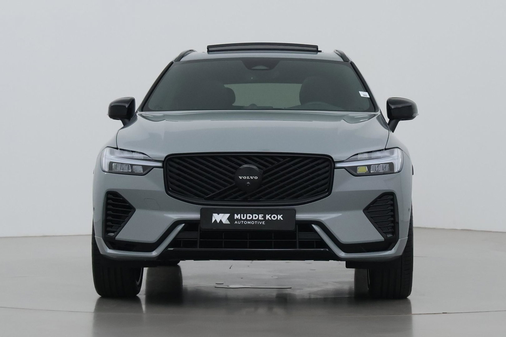 Volvo XC60 T6 Plug-in hybrid Plus Black Edition | Bowers&Wilkins | Massage+Ventilatie | ACC | Trekhaak | Panoramadak | 360° Camera | Head-Up