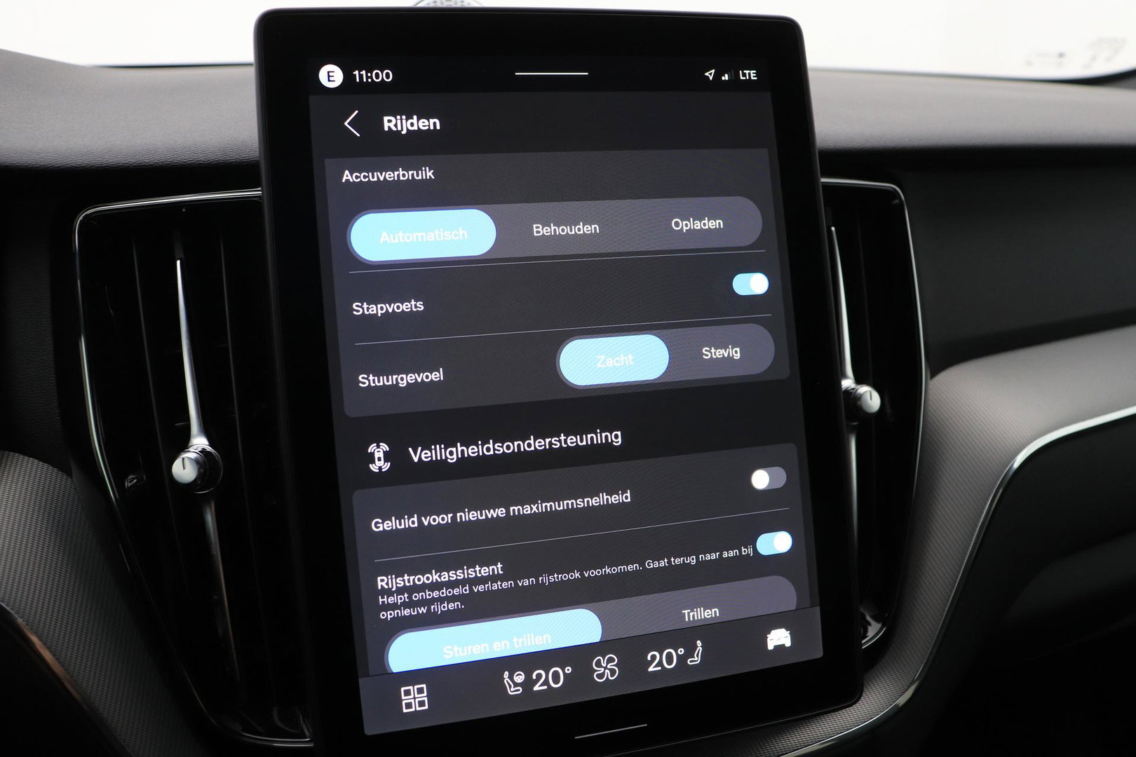 Volvo XC60 T6 Plug-in hybrid Plus Black Edition | Bowers&Wilkins | Massage+Ventilatie | ACC | Trekhaak | Panoramadak | 360° Camera | Head-Up