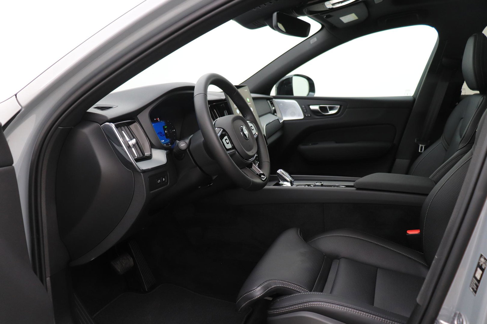 Volvo XC60 T6 Plug-in hybrid Plus Black Edition | Bowers&Wilkins | Massage+Ventilatie | ACC | Trekhaak | Panoramadak | 360° Camera | Head-Up