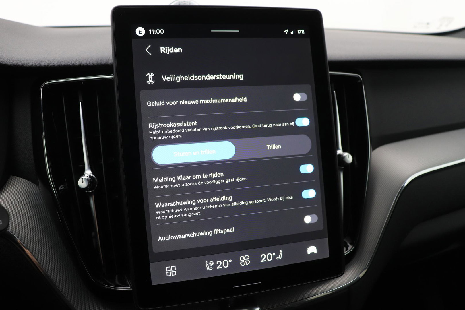 Volvo XC60 T6 Plug-in hybrid Plus Black Edition | Bowers&Wilkins | Massage+Ventilatie | ACC | Trekhaak | Panoramadak | 360° Camera | Head-Up