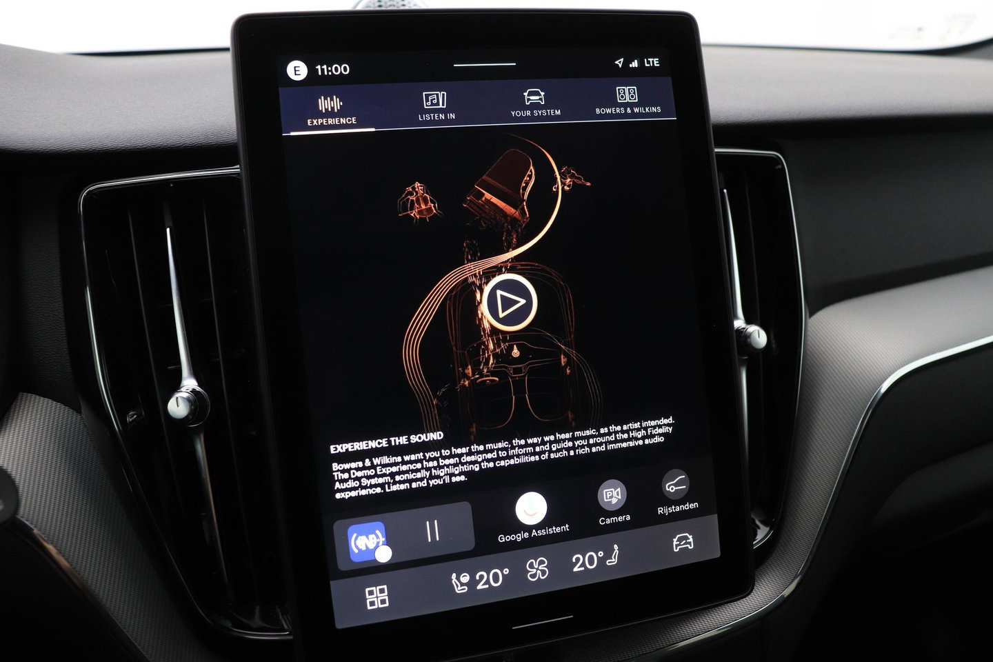 Volvo XC60 T6 Plug-in hybrid Plus Black Edition | Bowers&Wilkins | Massage+Ventilatie | ACC | Trekhaak | Panoramadak | 360° Camera | Head-Up