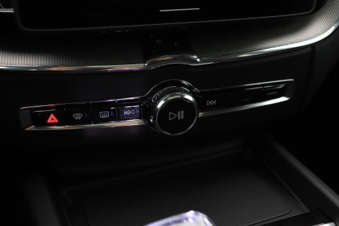 Volvo XC60 T6 Plug-in hybrid Plus Black Edition | Bowers&Wilkins | Massage+Ventilatie | ACC | Trekhaak | Panoramadak | 360° Camera | Head-Up