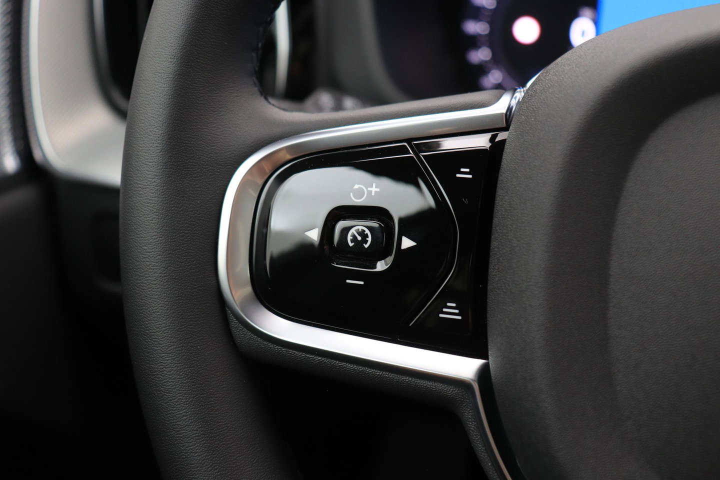 Volvo XC60 T6 Plug-in hybrid Plus Black Edition | Bowers&Wilkins | Massage+Ventilatie | ACC | Trekhaak | Panoramadak | 360° Camera | Head-Up