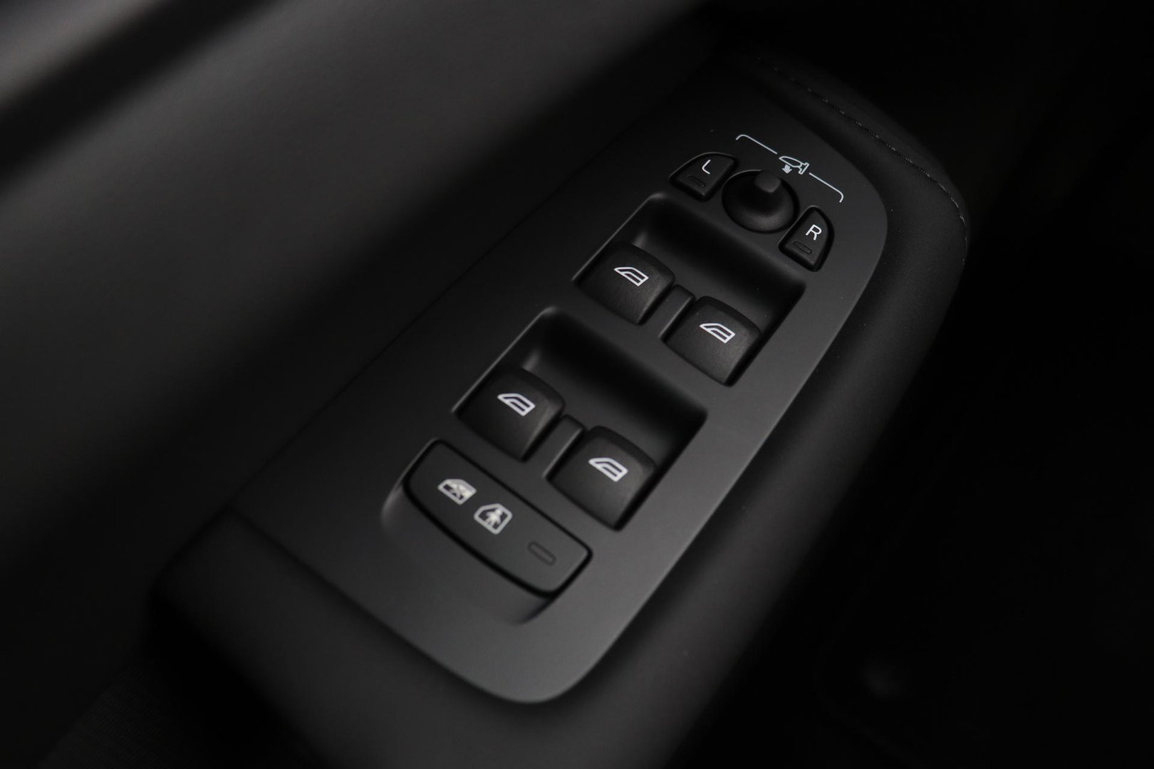 Volvo XC60 T6 Plug-in hybrid Plus Black Edition | Bowers&Wilkins | Massage+Ventilatie | ACC | Trekhaak | Panoramadak | 360° Camera | Head-Up