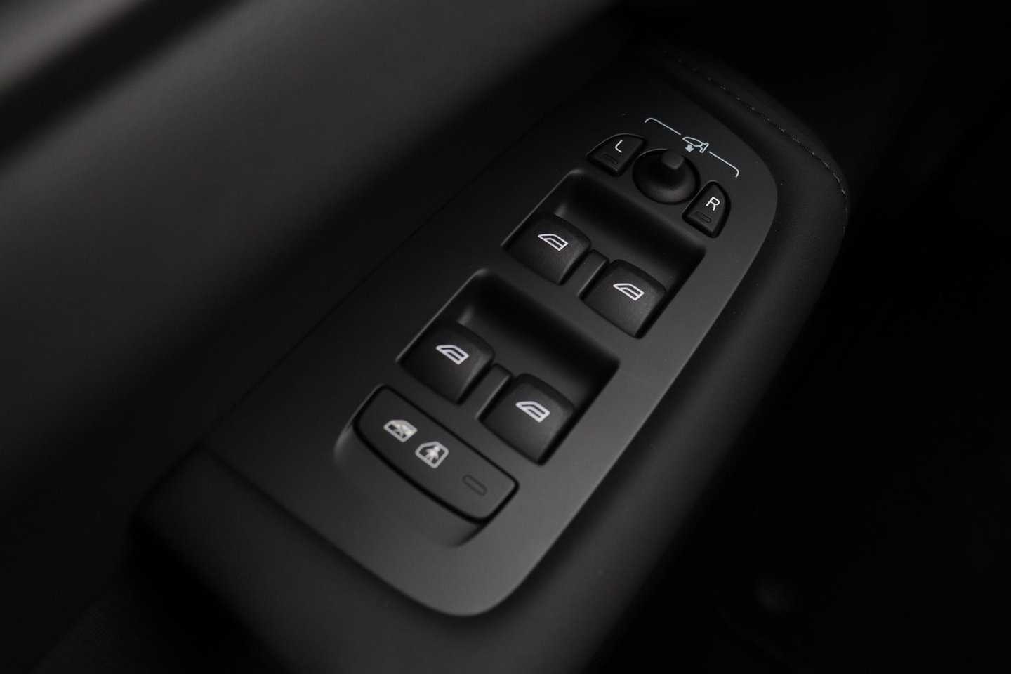 Volvo XC60 T6 Plug-in hybrid Plus Black Edition | Bowers&Wilkins | Massage+Ventilatie | ACC | Trekhaak | Panoramadak | 360° Camera | Head-Up