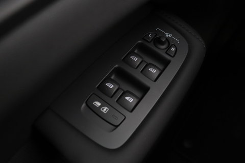 Volvo XC60 T6 Plug-in hybrid Plus Black Edition | Bowers&Wilkins | Massage+Ventilatie | ACC | Trekhaak | Panoramadak | 360° Camera | Head-Up