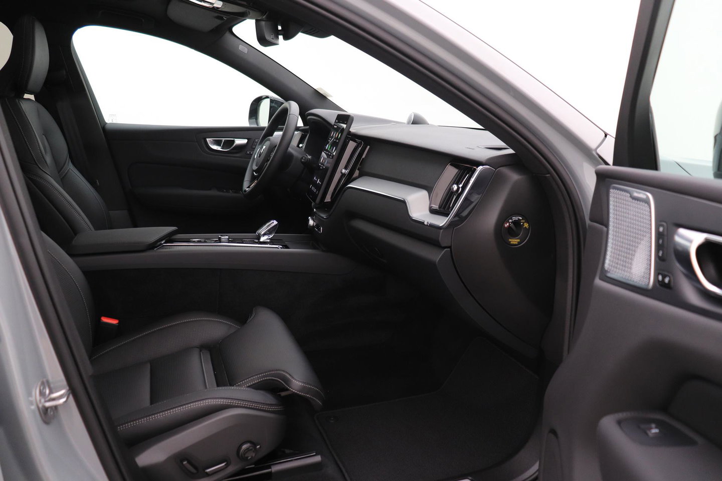 Volvo XC60 T6 Plug-in hybrid Plus Black Edition | Bowers&Wilkins | Massage+Ventilatie | ACC | Trekhaak | Panoramadak | 360° Camera | Head-Up
