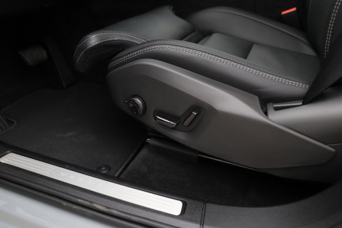 Volvo XC60 T6 Plug-in hybrid Plus Black Edition | Bowers&Wilkins | Massage+Ventilatie | ACC | Trekhaak | Panoramadak | 360° Camera | Head-Up