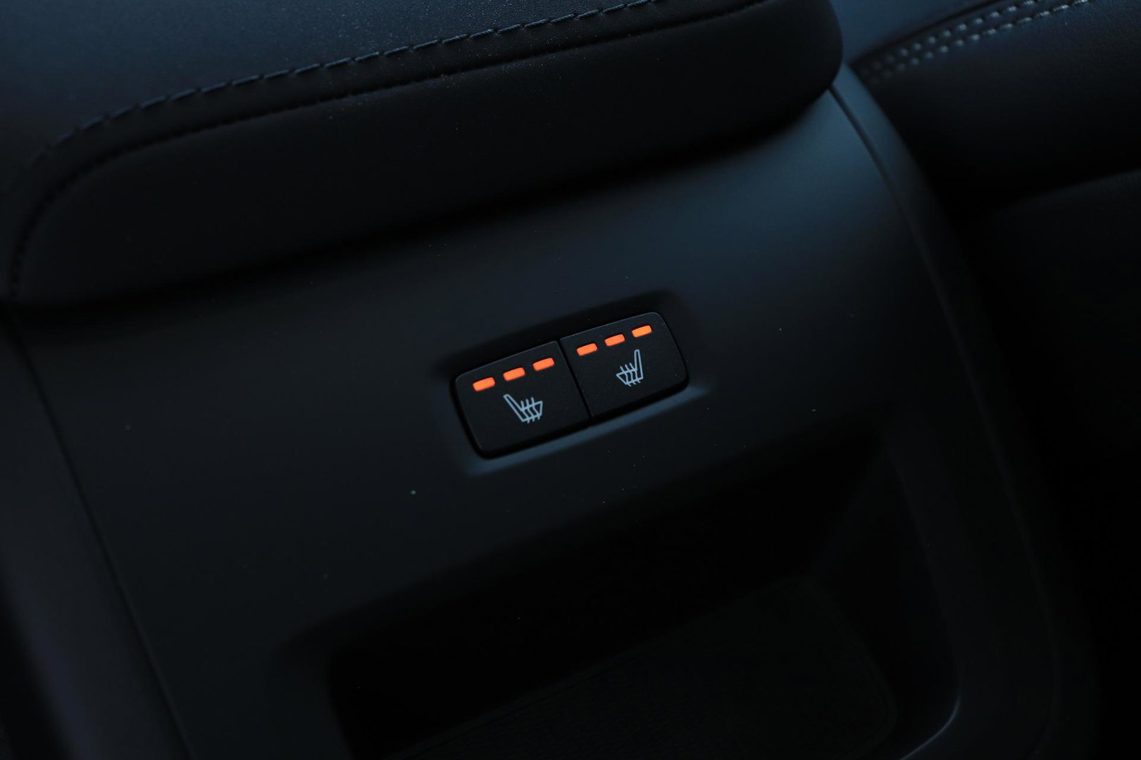Volvo XC60 T6 Plug-in hybrid Plus Black Edition | Bowers&Wilkins | Massage+Ventilatie | ACC | Trekhaak | Panoramadak | 360° Camera | Head-Up