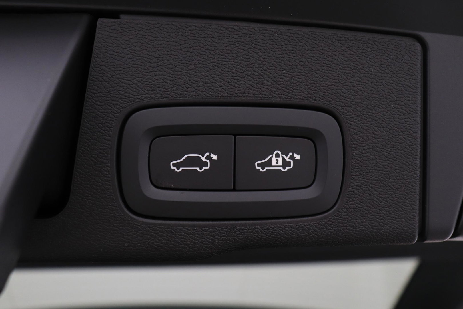 Volvo XC60 T6 Plug-in hybrid Plus Black Edition | Bowers&Wilkins | Massage+Ventilatie | ACC | Trekhaak | Panoramadak | 360° Camera | Head-Up