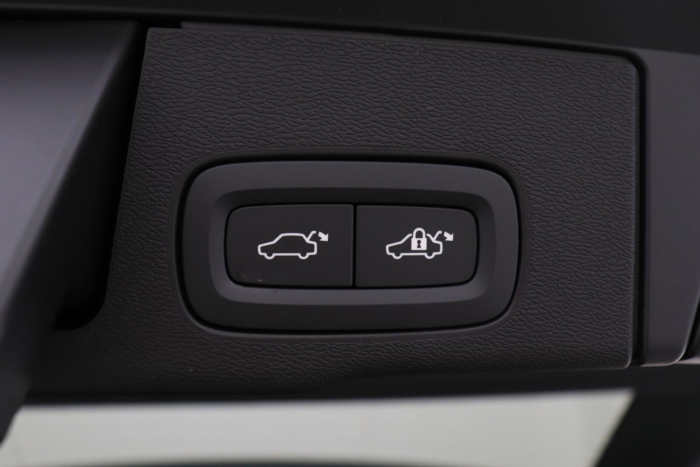 Volvo XC60 T6 Plug-in hybrid Plus Black Edition | Bowers&Wilkins | Massage+Ventilatie | ACC | Trekhaak | Panoramadak | 360° Camera | Head-Up