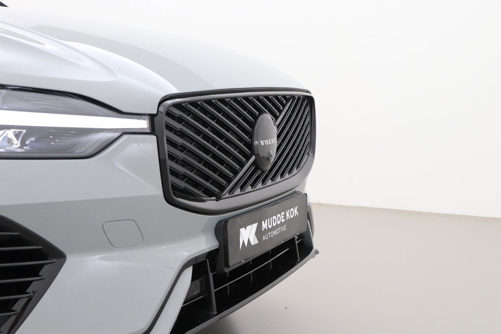 Volvo XC60 T6 Plug-in hybrid Plus Black Edition | Bowers&Wilkins | Massage+Ventilatie | ACC | Trekhaak | Panoramadak | 360° Camera | Head-Up