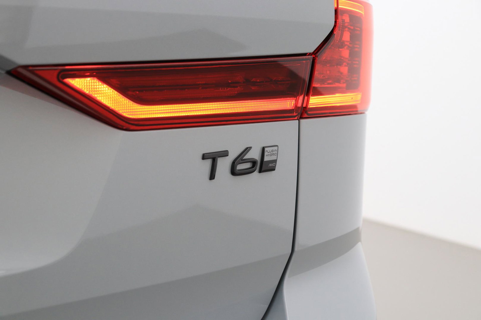 Volvo XC60 T6 Plug-in hybrid Plus Black Edition | Bowers&Wilkins | Massage+Ventilatie | ACC | Trekhaak | Panoramadak | 360° Camera | Head-Up