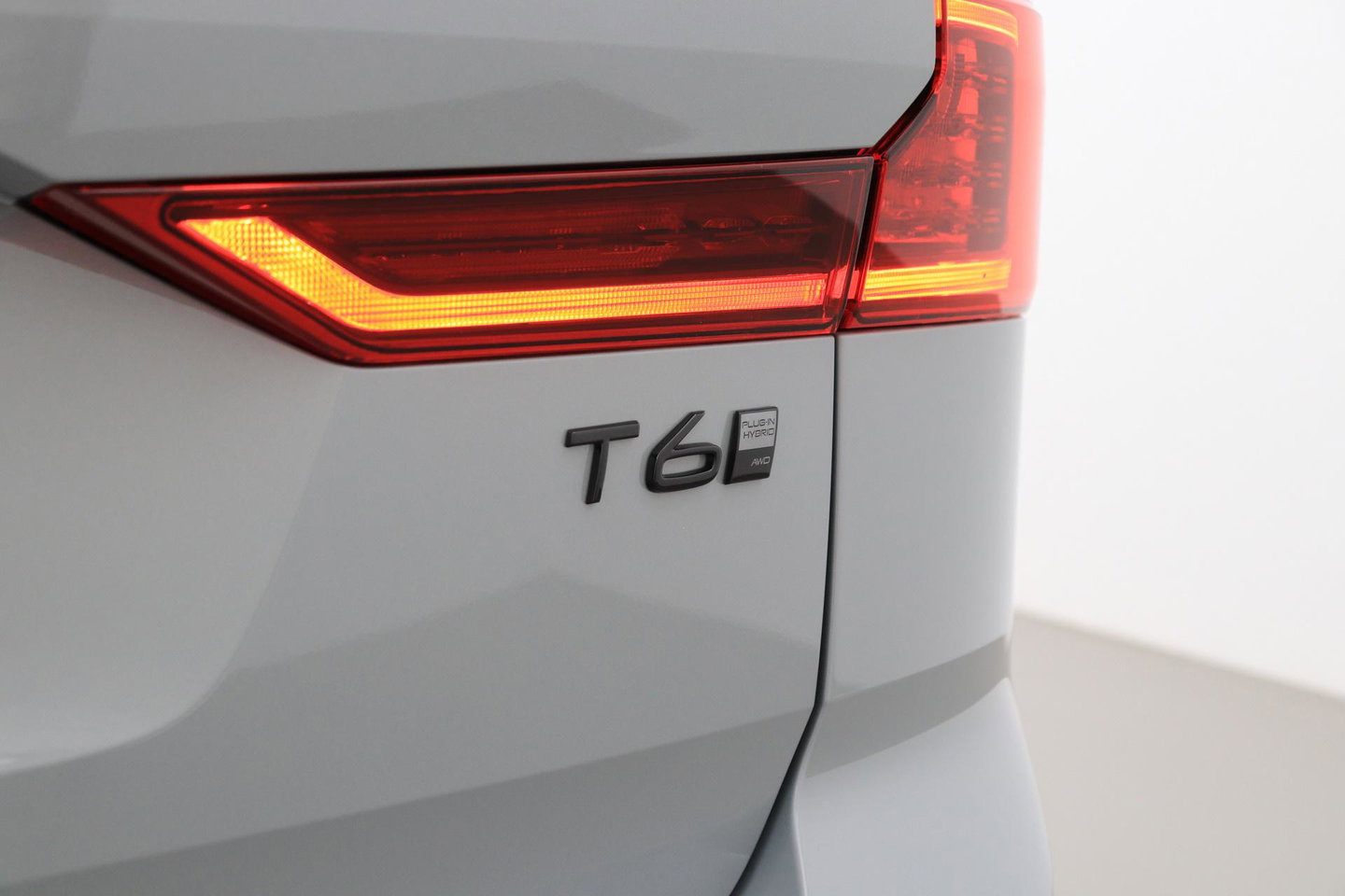 Volvo XC60 T6 Plug-in hybrid Plus Black Edition | Bowers&Wilkins | Massage+Ventilatie | ACC | Trekhaak | Panoramadak | 360° Camera | Head-Up