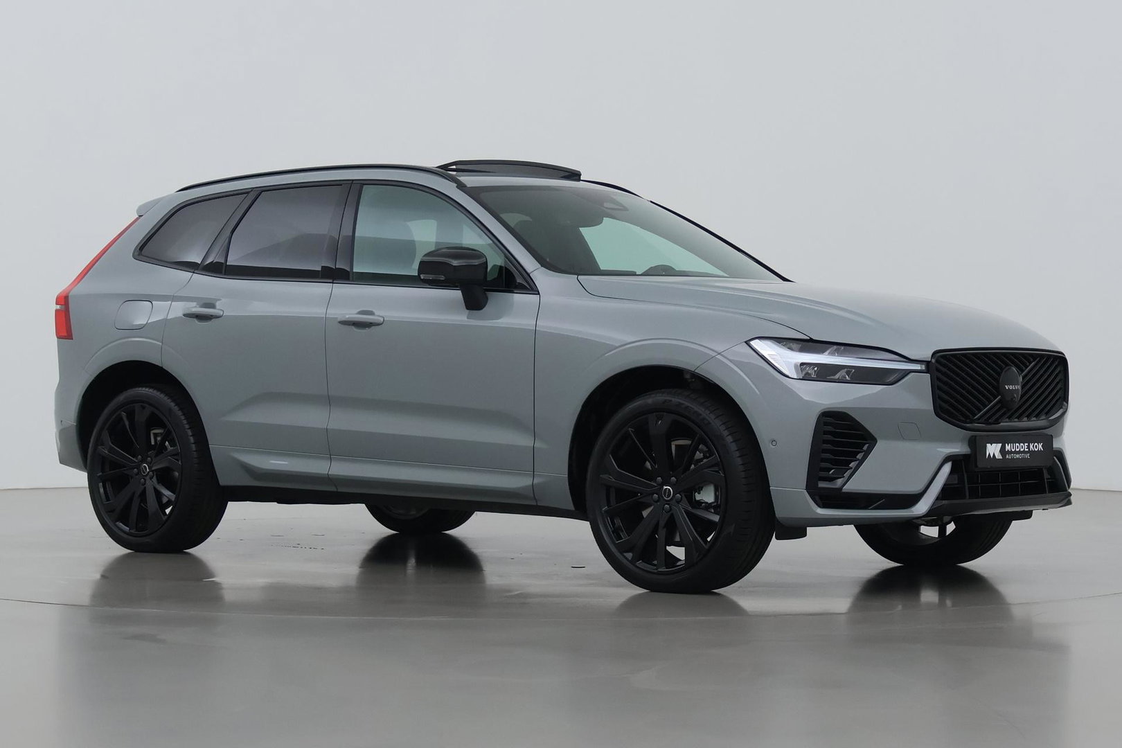 Volvo XC60 T6 Plug-in hybrid Plus Black Edition | Bowers&Wilkins | Massage+Ventilatie | ACC | Trekhaak | Panoramadak | 360° Camera | Head-Up