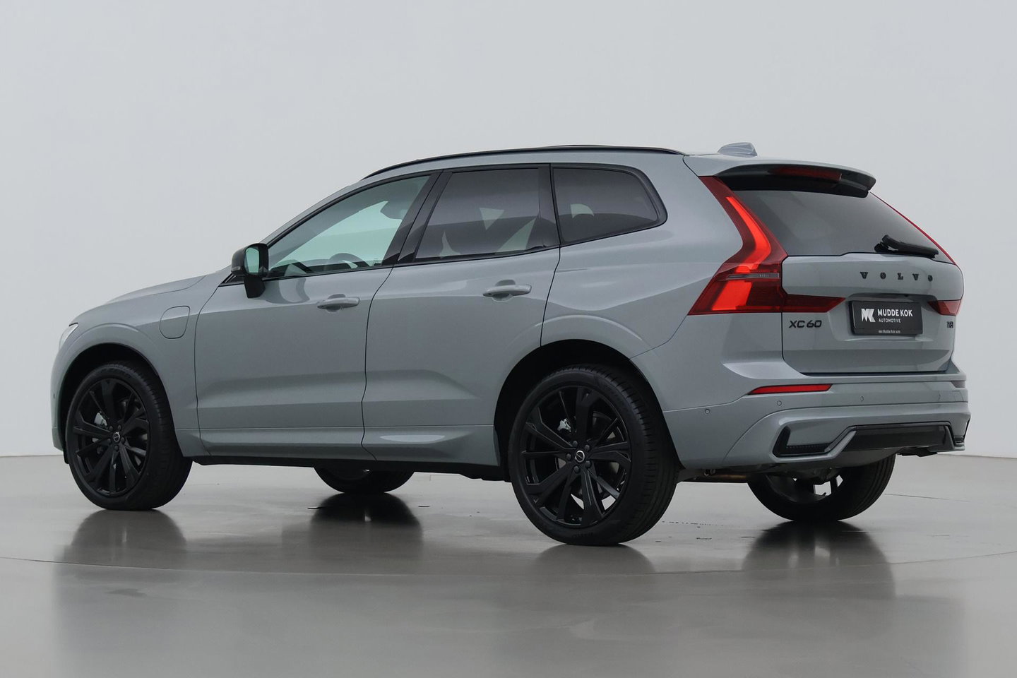 Volvo XC60 T6 Plug-in hybrid Plus Black Edition | Bowers&Wilkins | Massage+Ventilatie | ACC | Trekhaak | Panoramadak | 360° Camera | Head-Up