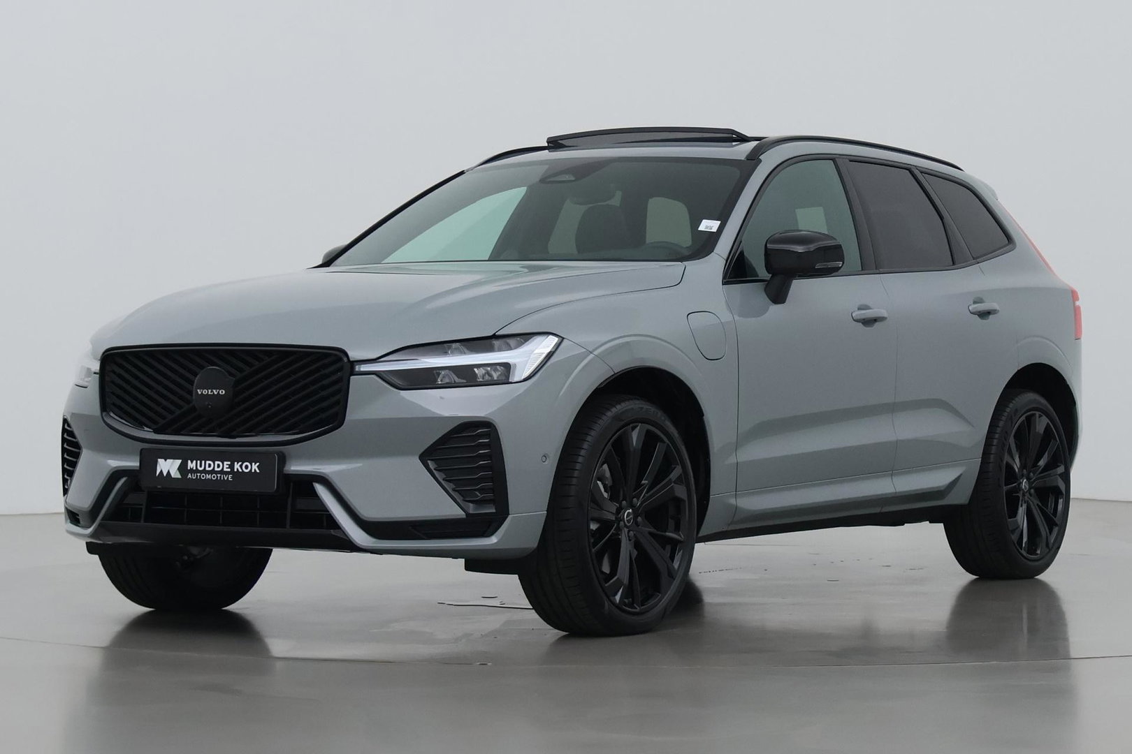 Volvo XC60 T6 Plug-in hybrid Plus Black Edition | Bowers&Wilkins | Massage+Ventilatie | ACC | Trekhaak | Panoramadak | 360° Camera | Head-Up