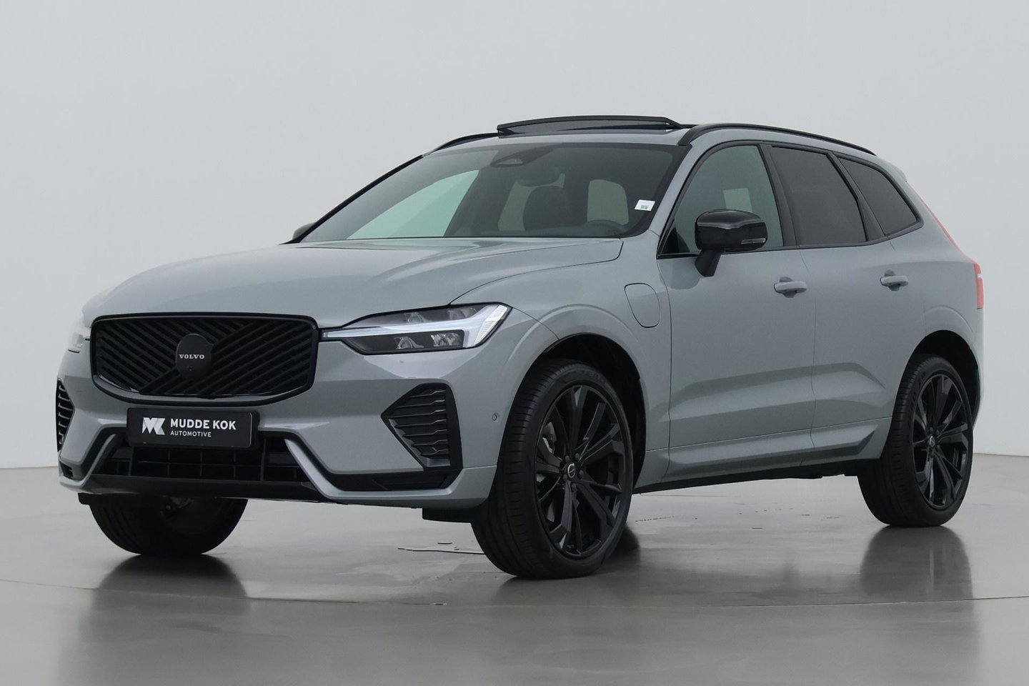 Volvo XC60 T6 Plug-in hybrid Plus Black Edition | Bowers&Wilkins | Massage+Ventilatie | ACC | Trekhaak | Panoramadak | 360° Camera | Head-Up