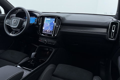 Volvo EX40 Twin Motor Plus Black Edition 82 kWh | ACC | Panoramadak | 360° Camera | Harman/Kardon | Stoel+Stuurverwarming
