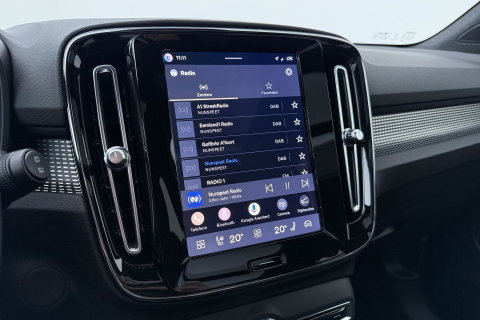 Volvo EX40 Twin Motor Plus Black Edition 82 kWh | ACC | Panoramadak | 360° Camera | Harman/Kardon | Stoel+Stuurverwarming
