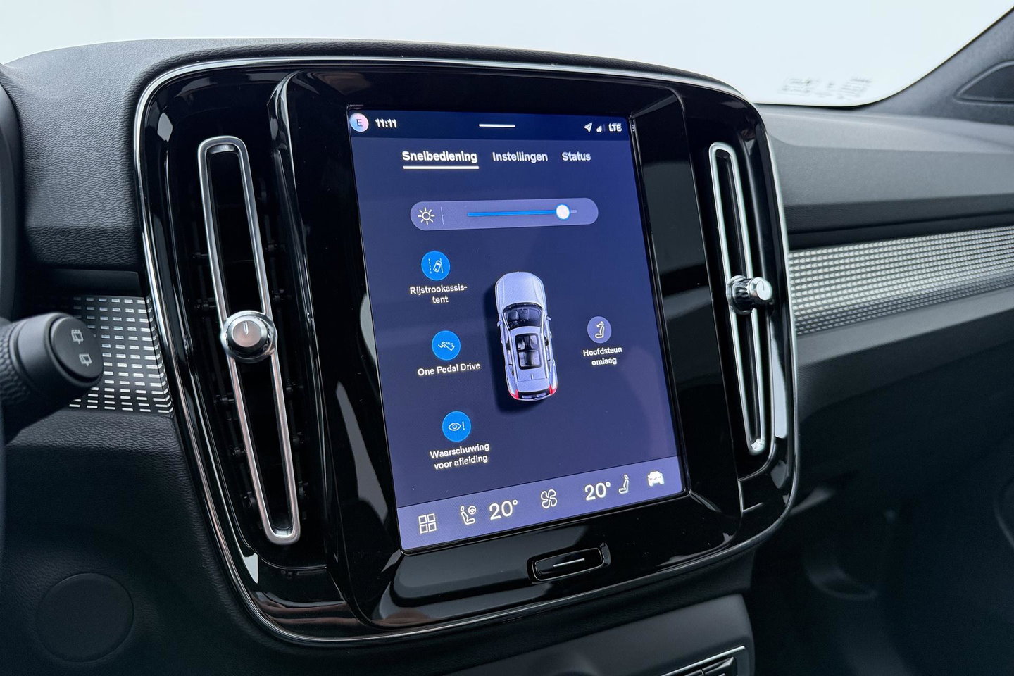 Volvo EX40 Twin Motor Plus Black Edition 82 kWh | ACC | Panoramadak | 360° Camera | Harman/Kardon | Stoel+Stuurverwarming
