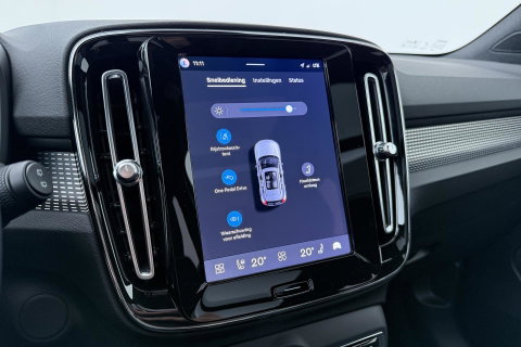Volvo EX40 Twin Motor Plus Black Edition 82 kWh | ACC | Panoramadak | 360° Camera | Harman/Kardon | Stoel+Stuurverwarming