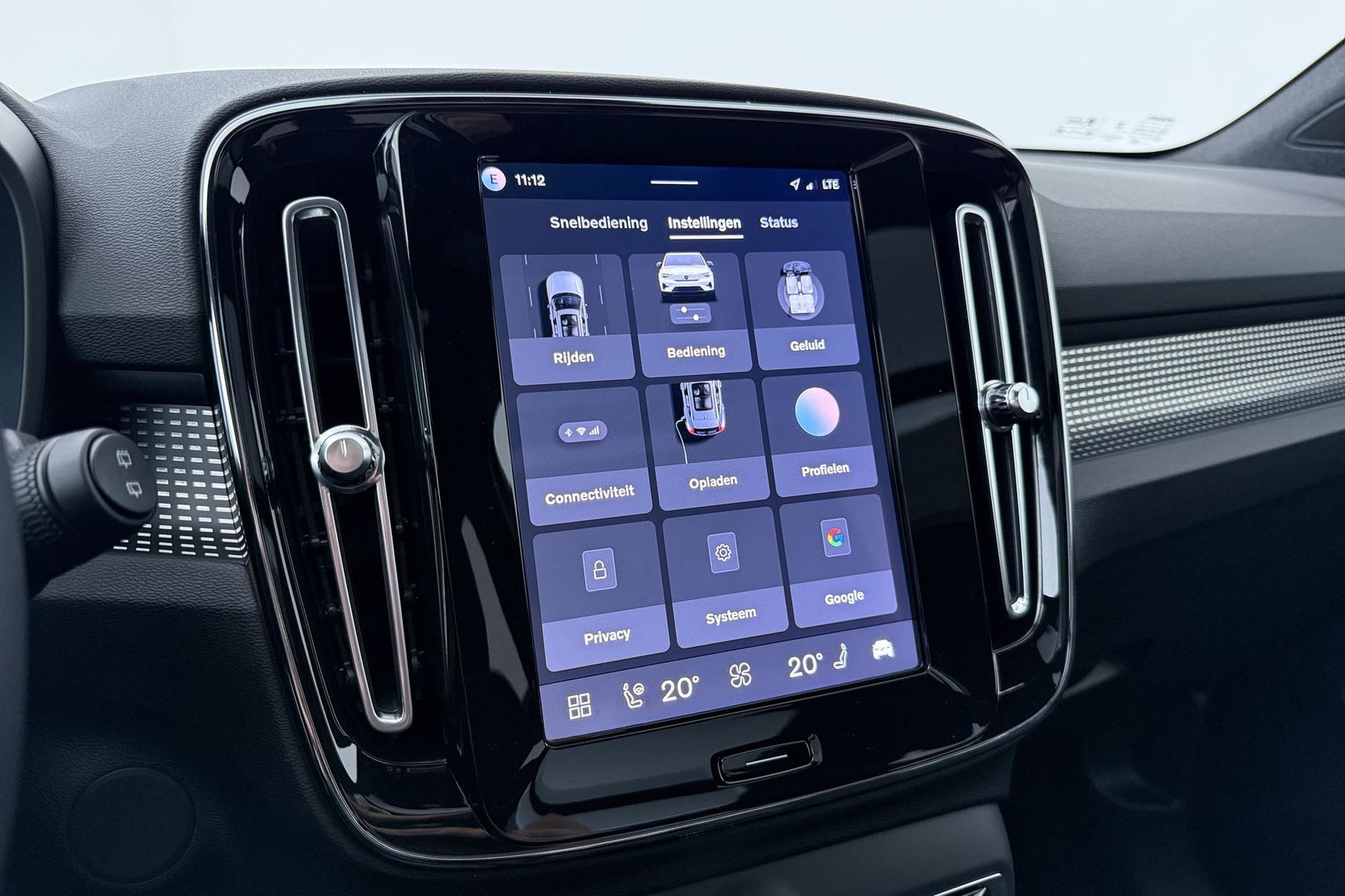 Volvo EX40 Twin Motor Plus Black Edition 82 kWh | ACC | Panoramadak | 360° Camera | Harman/Kardon | Stoel+Stuurverwarming