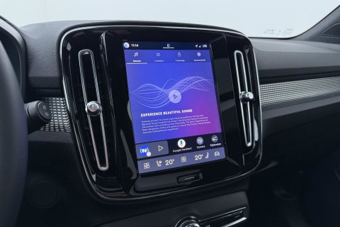 Volvo EX40 Twin Motor Plus Black Edition 82 kWh | ACC | Panoramadak | 360° Camera | Harman/Kardon | Stoel+Stuurverwarming