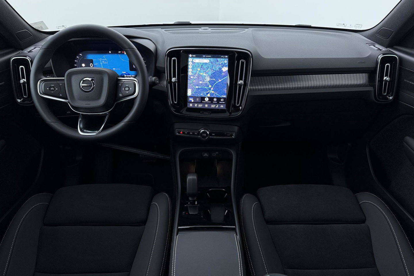 Volvo EX40 Twin Motor Plus Black Edition 82 kWh | ACC | Panoramadak | 360° Camera | Harman/Kardon | Stoel+Stuurverwarming
